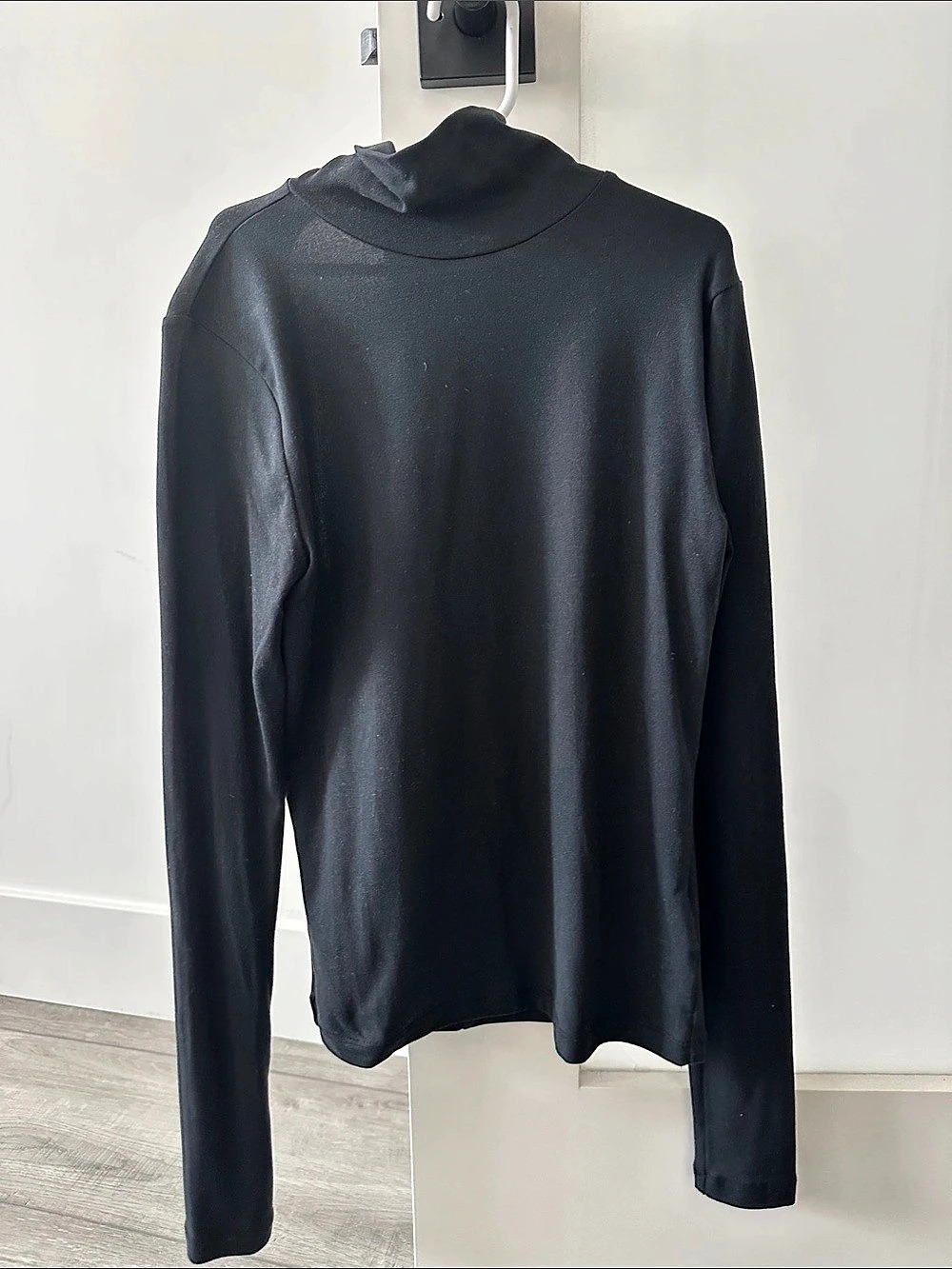 Urban Outfitters Long Sleeve Top in Black Size XS Like New